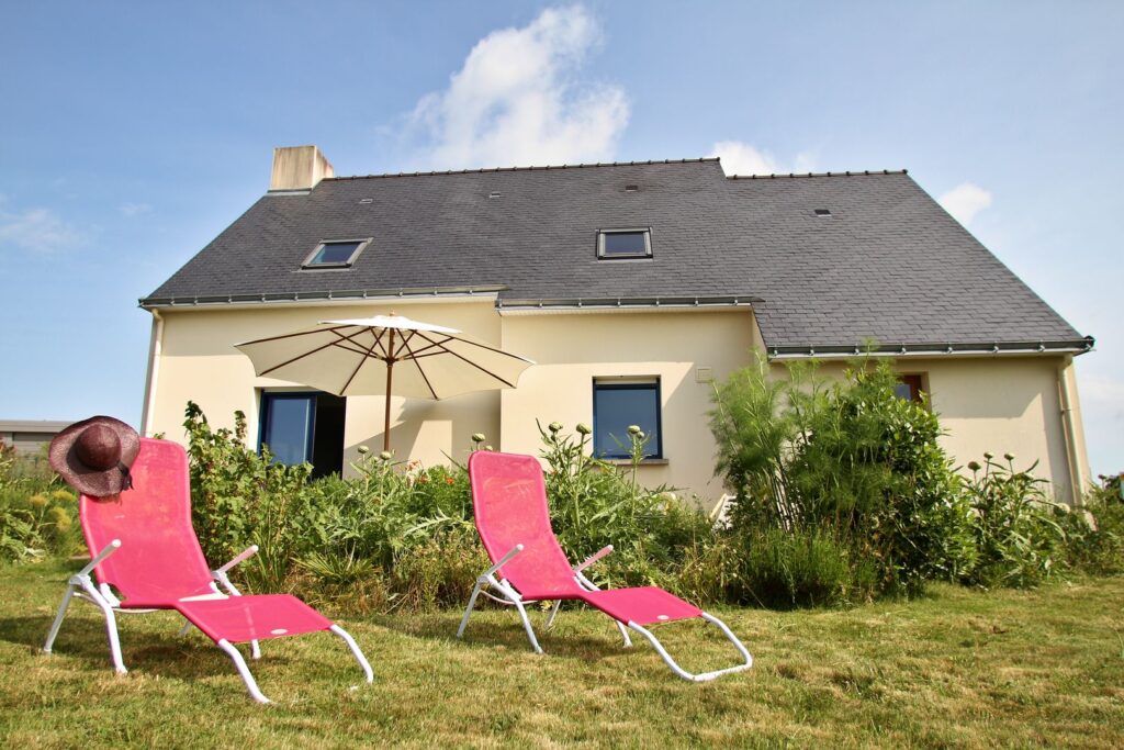 maison de location à Guérande en Bretagne entourée de verdure